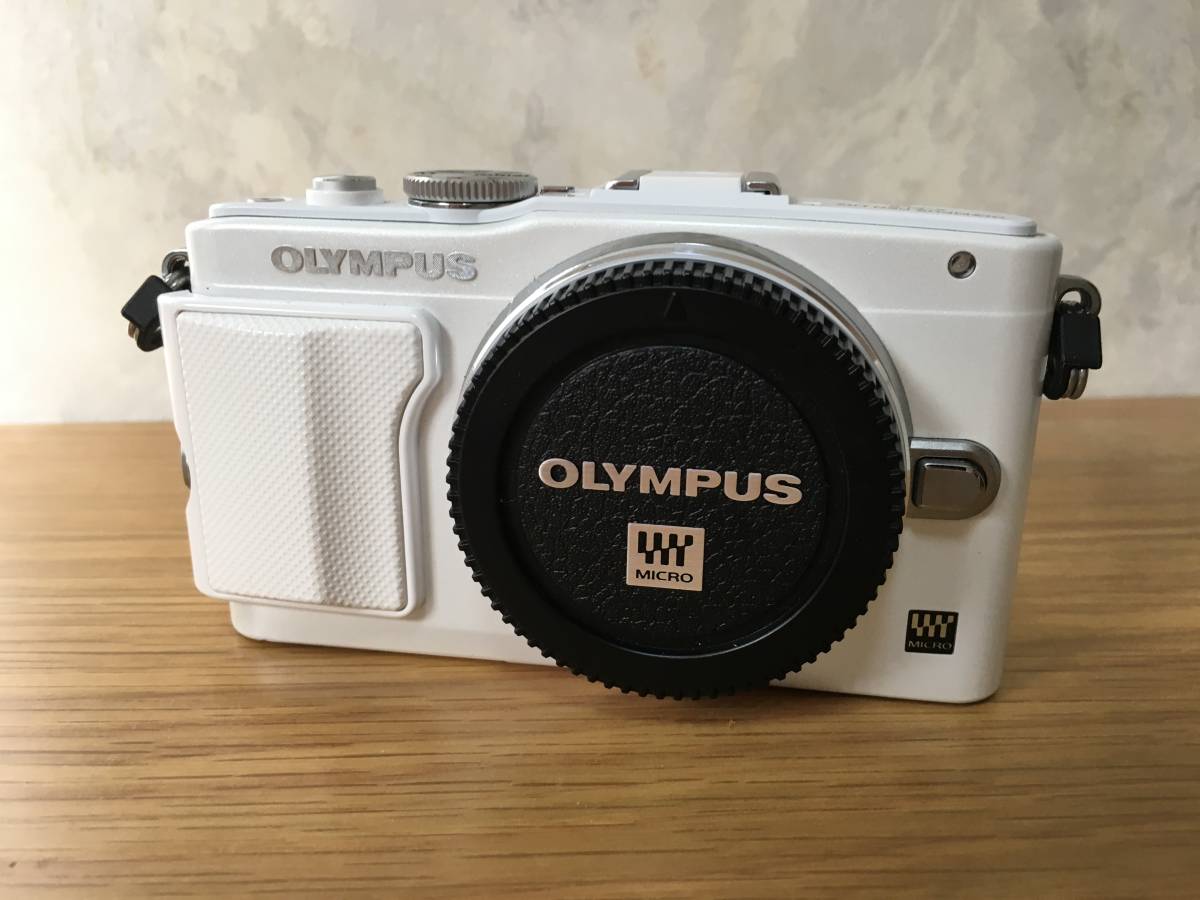 OLYMPUS オリンパス PEN Lite E-PL6 ホワイト EZダブルズームキット　おまけ多数