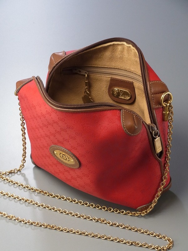 R1386【vintage】イタリア製*オールドグッチ/OLD GUCCI*GG◎PVC×レザー*チェーンストラップ*ショルダーバッグ/ポシェット*レッド オールドグッチ ヴィンテージ GUCCI Vintage old お宝オールドグッチの謎が解明!イタリア製ではなく、○○製だっ
