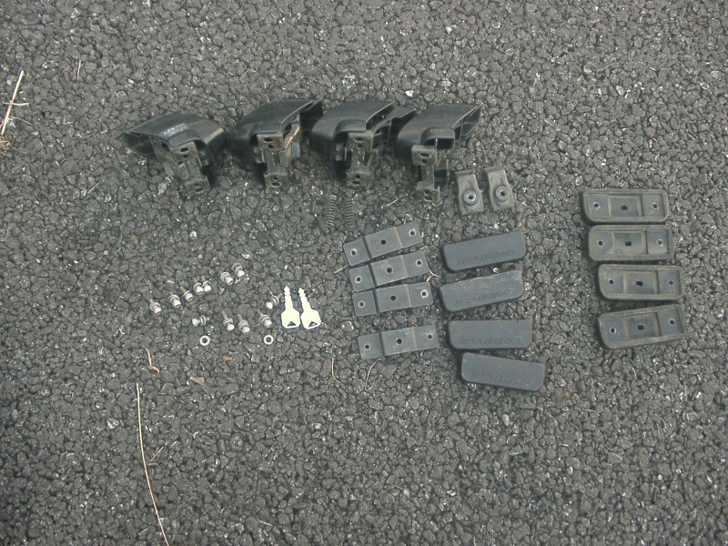 RV－INNO　IN-XR　フッド　レガシィワゴンなど　部品取り　ねじ類欠品あり　鍵付き