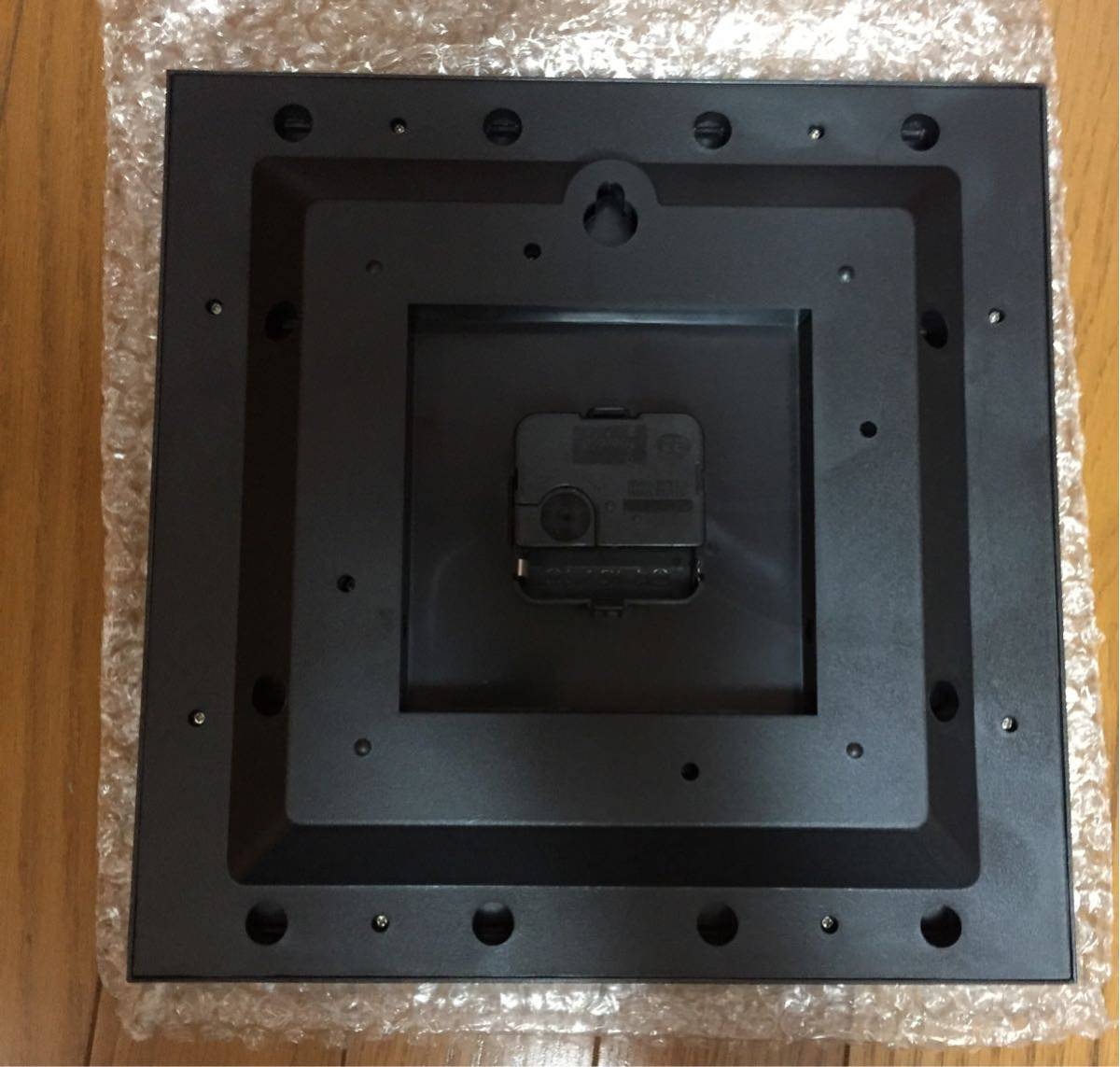 新品　ハローキティ　壁掛け時計　　HELLO　KITTY　35th　Anniersary　デザインクロニクルクロック　　　キティ　時計　_2