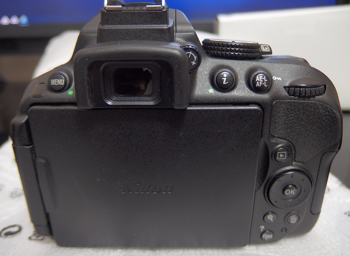 予備バッテリー付き Nikon D5300 ニコン デジタル一眼 Nikon 予備バッテリー付き Nikon D5300 ニコン デジタル一眼 Nikon