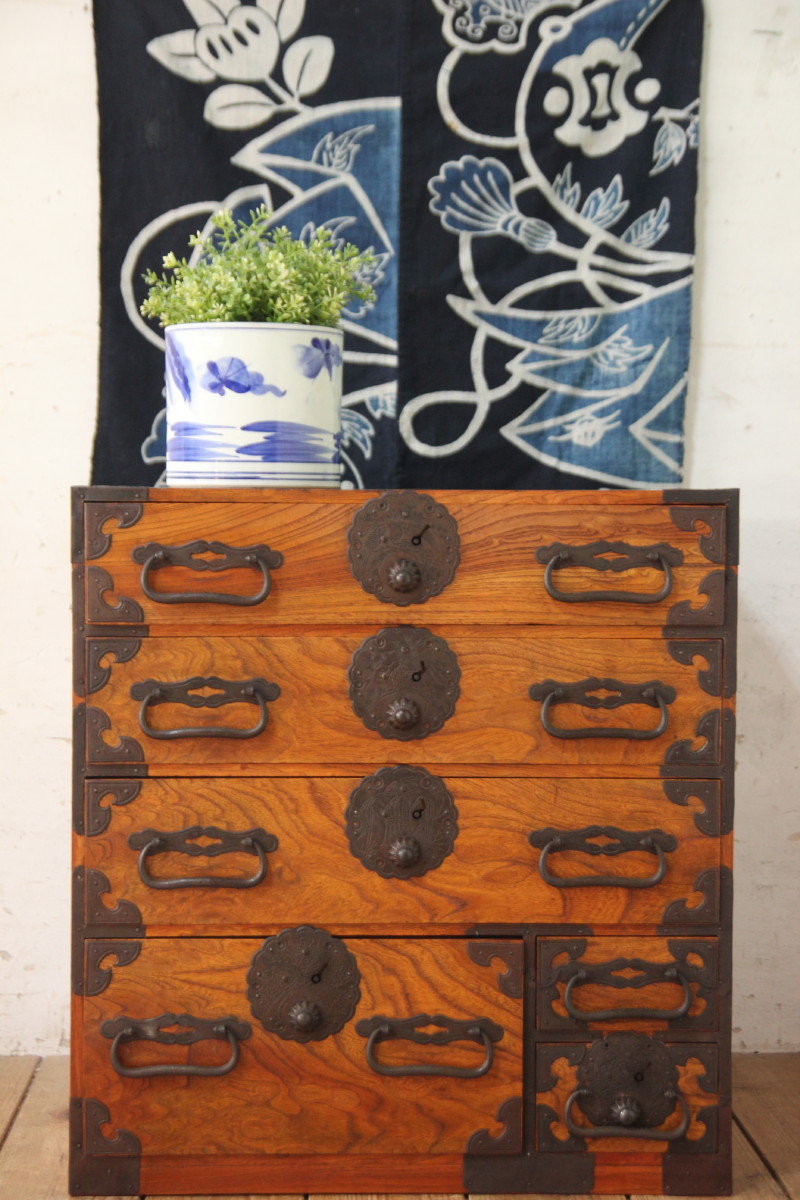 小箪笥 T196 前欅小箪笥/丸金具/時代箪笥/松竹梅鶴亀/和家具/和箪笥/収納