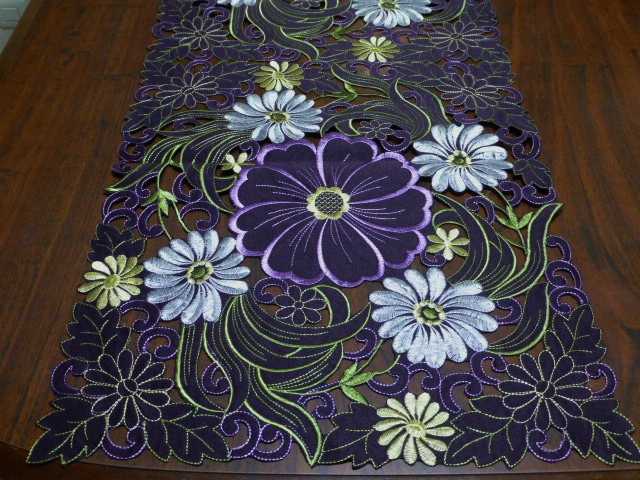 新品　おしゃれ♪テーブルランナー　紫　花柄カットワーク刺繍　テーブルセンター　テーブルクロス　フラワー_1