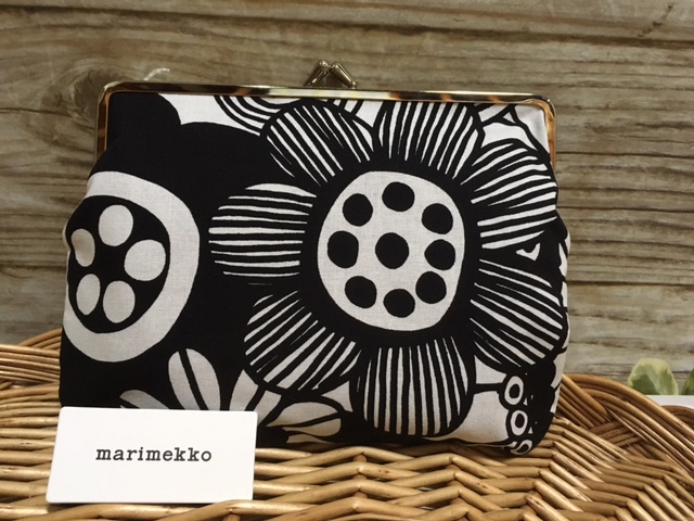 驚きの破格値，限定SALE マリメッコ レアカラー がま口ポーチ 大 Marimekko ポーチ 北欧フィンランド プータルハ(ポーチ)｜売買されたオークション情報、yahooの商品情報をアーカイブ公開 - オークファン かばん、バッグ