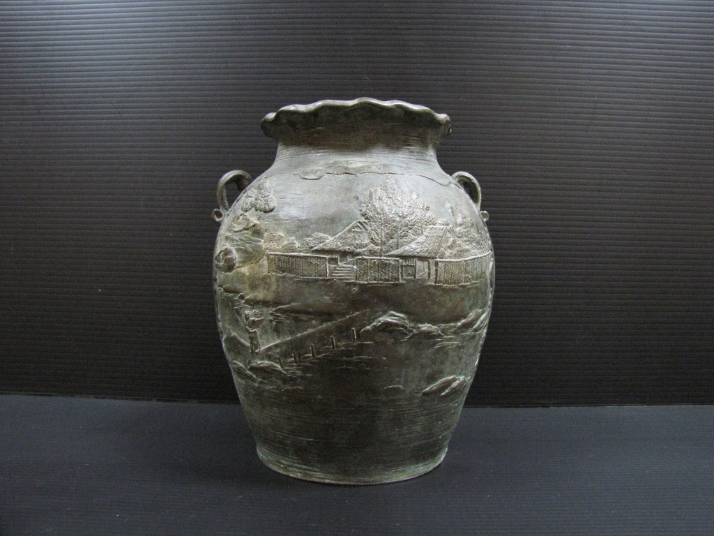 李氏朝鮮時代 銅製 花瓶 壺 山水 風俗風景 両班 召使 女性 頭上運搬 