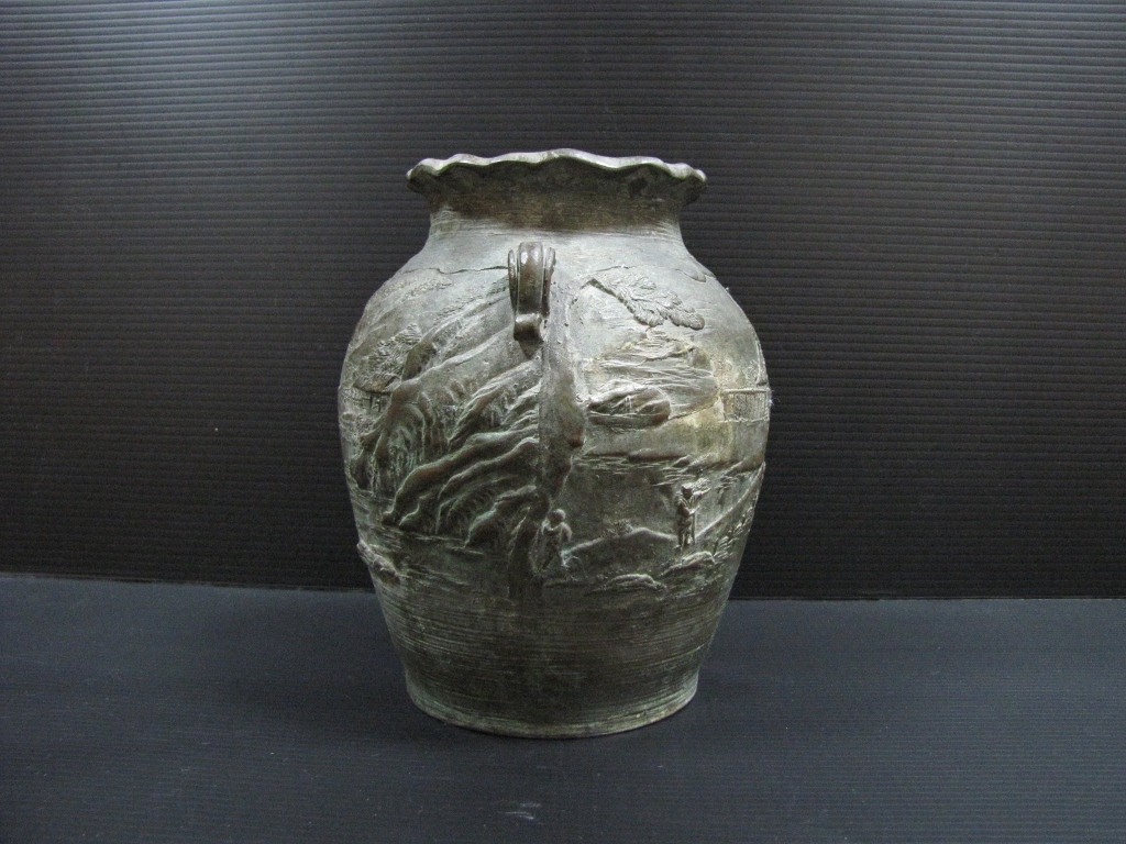 李氏朝鮮時代 銅製 花瓶 壺 山水 風俗風景 両班 召使 女性 頭上運搬 