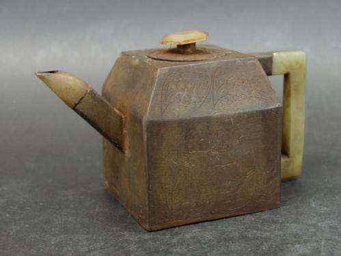 楊彭年 古錫包銀象嵌蓮人物彫紫砂茶壷 杨彭年