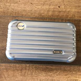 【未使用級】ANA RIMOWA アメニティポーチ ファーストクラス 光沢感 ☆RIMOWA リモワ ANA ファーストクラス アメニティ ポーチ☆水色 ANA