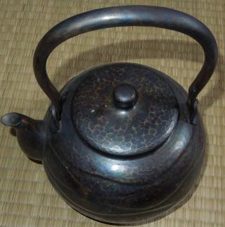 茶道具 玉川堂系 志のぶ堂 鎚起銅製 紫金色鎚目 銅瓶急須