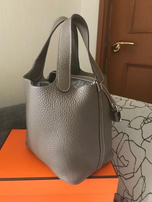 本物 新品 HERMES／エルメス 大判スカーフ 「風の民」 Peuple du Vent