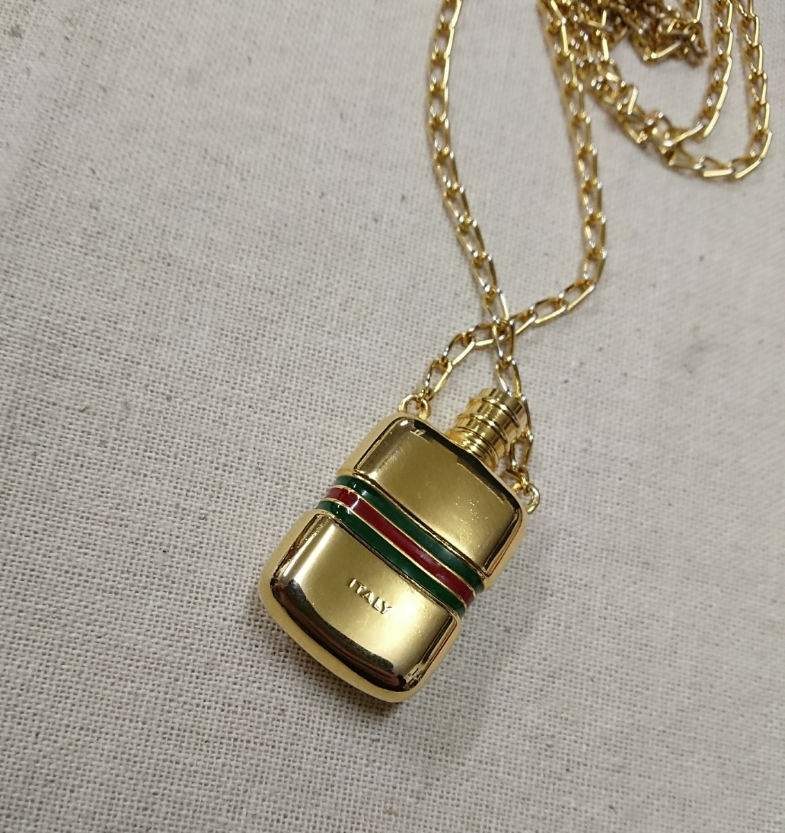 GUCCI パフューム ボトル ネックレス ／ゴールド×シェリーライン