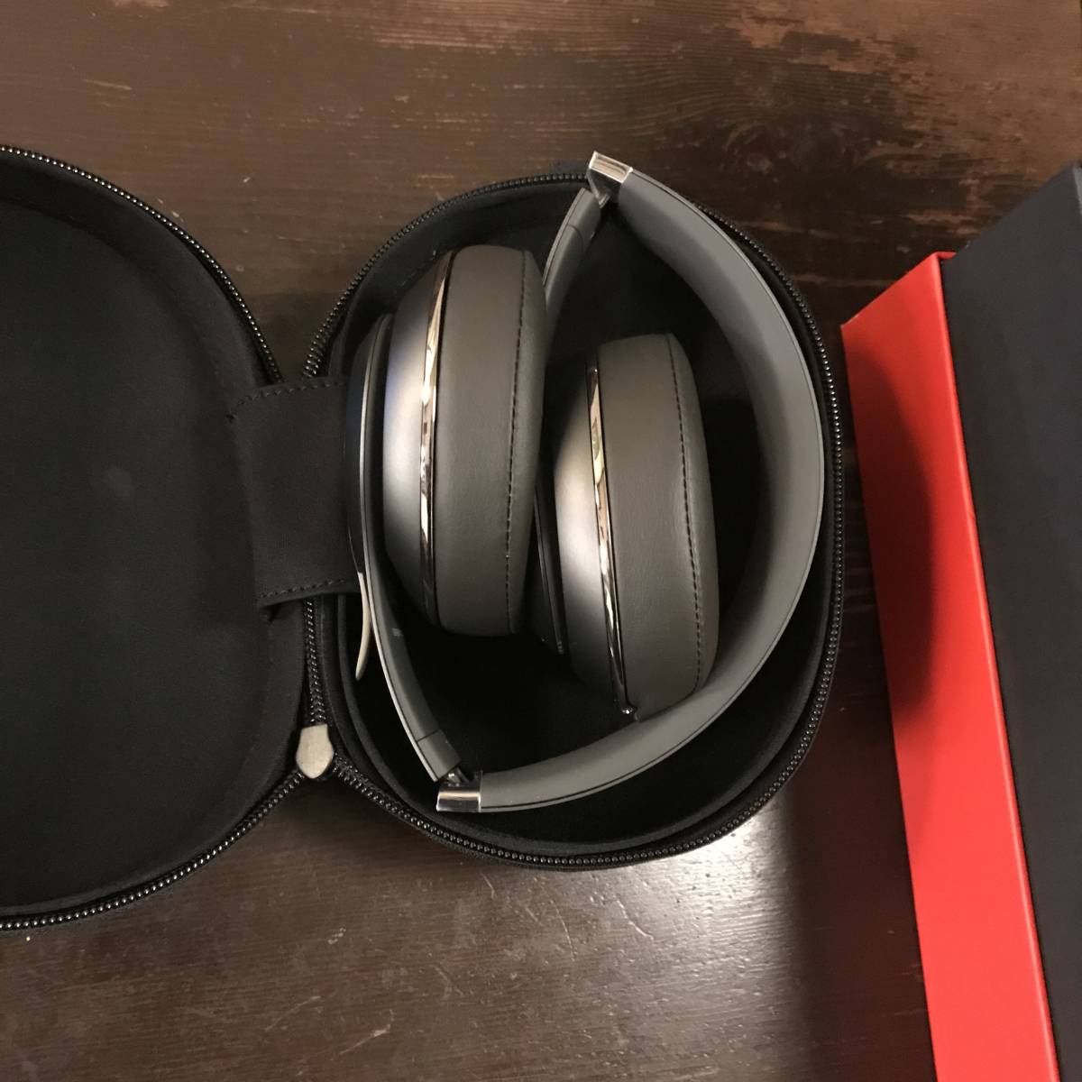 ほぼ新品超美品 beats studio wireless ソフトバンク限定カラー　グラファイト