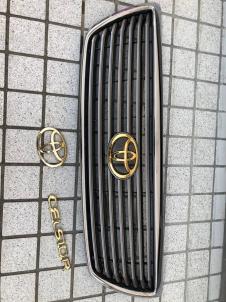 30 セルシオ 後期 フロント グリル ゴールドエンブレム 三点セット