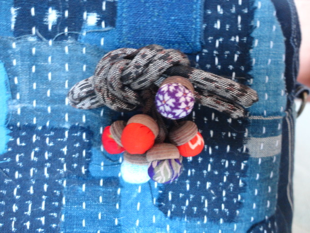 HOT，大得価 古布 ボストンバッグ 藍染 絣 刺し子 襤褸 団栗ブローチ(女性和服、着物)｜売買されたオークション情報、yahooの商品情報をアーカイブ公開 - オークファン その他