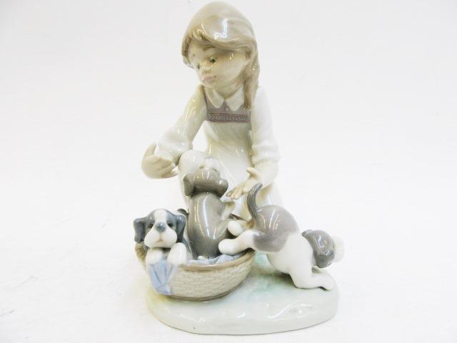 リヤドロ LLADRO #5595 犬と少女 JOY IN A BASKET 狭くて入れないや