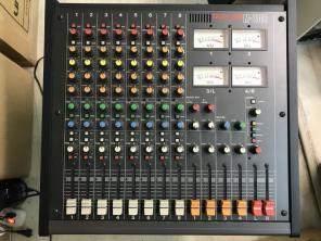 TASCAM M-208 通電確認のみ ジャンク品 MIXER 卓ミキサー アナログ