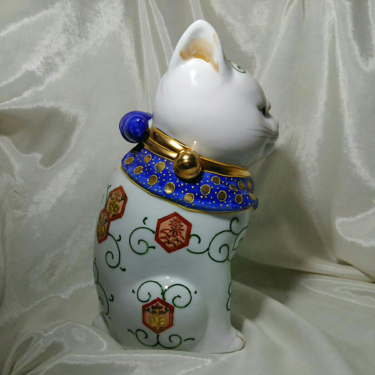 古伊万里 染錦 眠り猫 金彩色絵 猫 置物 招き猫 縁起物 伊万里焼 眠り
