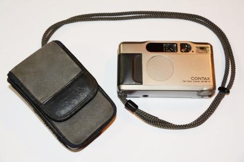 CONTAX (コンタックス) T2 コンパクトカメラ ケース付 ジャンク品