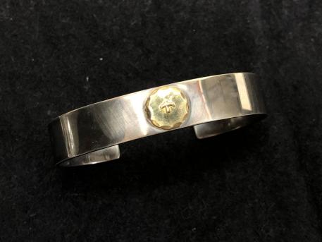 【高品質，限定セール】 ゴローズ goro's 平打ちバングル 平打ちブレス メタル付き S 本物 自身購入(ブレスレット、バングル)｜売買されたオークション情報、yahooの商品情報をアーカイブ公開 - オークファン ブレスレット、バングル