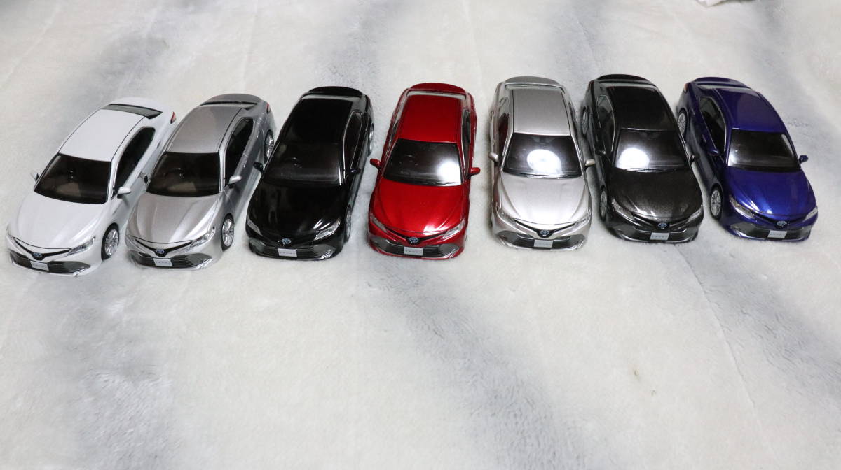 希少】新型CAMRY 1/30色見本 ミニカー ディーラー店頭展示用 7色