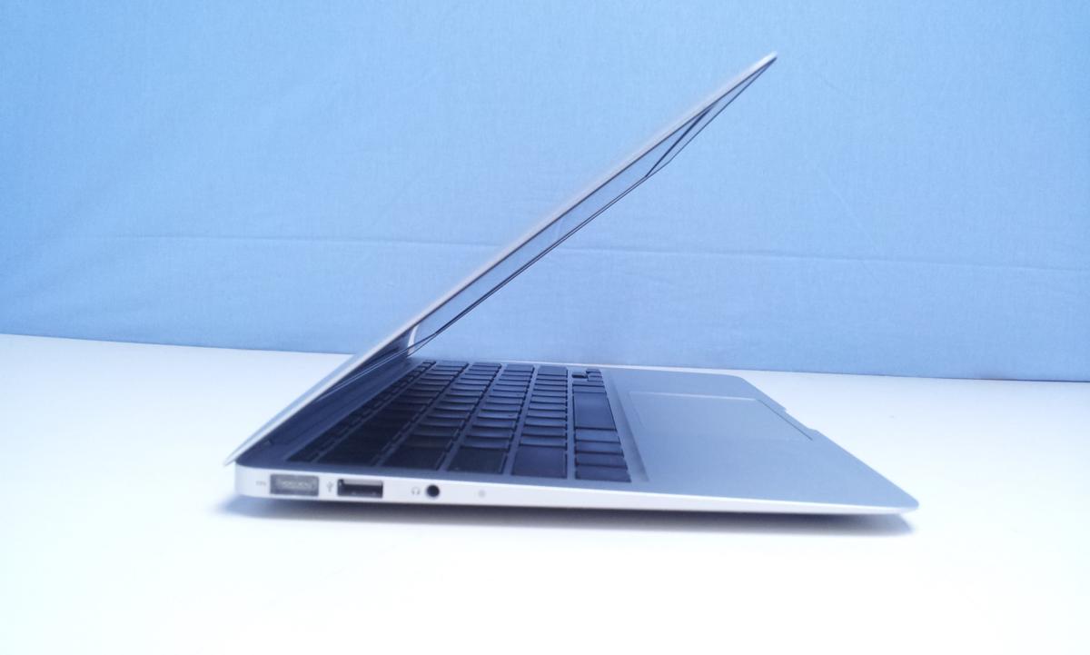 ジャンク MacBook Air 11インチ (Mid 2013) Core i5 1.3GHz⁄4GB⁄SSD