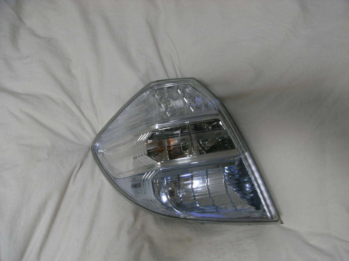 フィットハイブリッド フィット LED ⁄ LED確認済み P9883 左