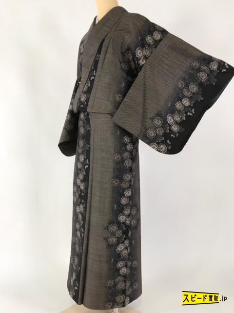 スピ買□ 着物 名品 大島紬 焦茶色 菊の花 縦ぼかし 片ス式