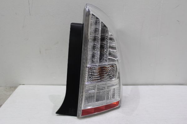 プリウス ZVW30 前期 テールランプ 左 STANLEY 47-37 プリウス ZVW30