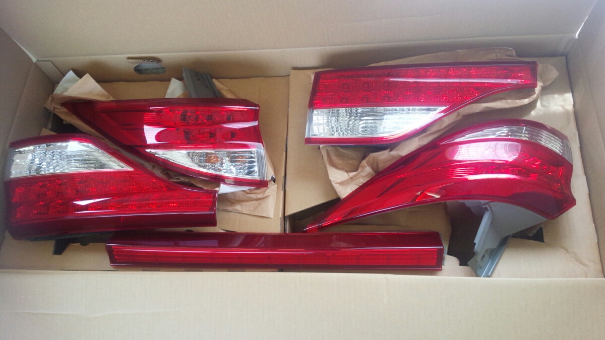 未使用 エスティマ ACR55 テールランプ 5個セット 赤 エスティマ テールランプセット（ 型式：DBA-ACR55W ） 平成21年7月