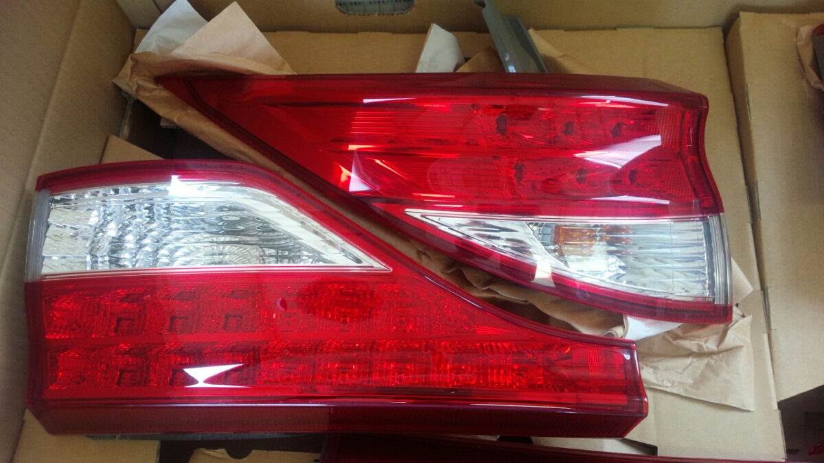 未使用 エスティマ ACR55 テールランプ 5個セット 赤 エスティマ テールランプセット（ 型式：DBA-ACR55W ） 平成21年7月