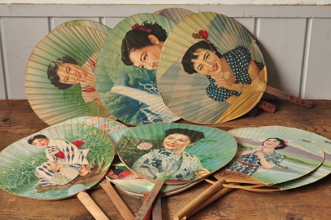 昭和レトロ 古い団扇12枚 うちわ 昭和レトロ 女優 うちわ置きと古い