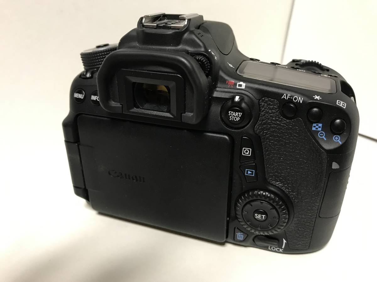 美品】キャノンEOS 70Dボディ、シャッター数4258と単焦点（パンケーキ 