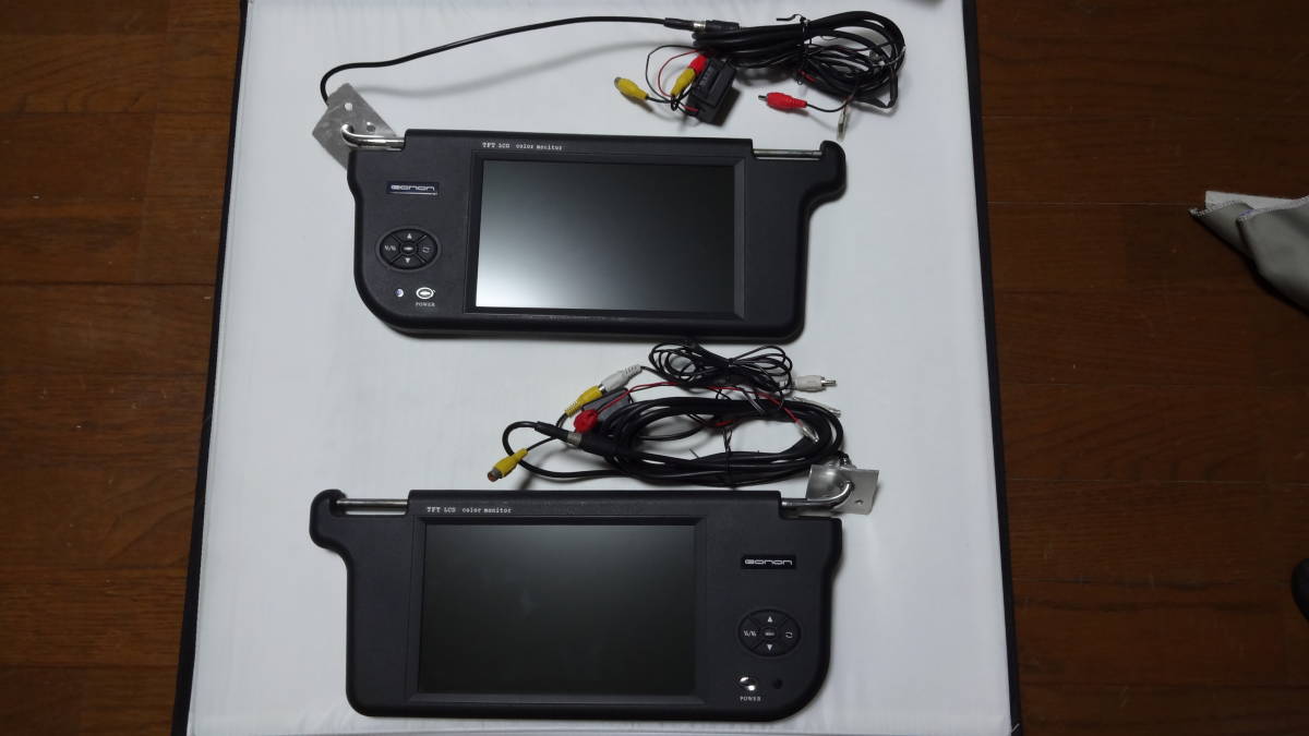 9インチ　バイザーモニター　左右セット　通電確認済　配線付 バイザーモニター左右セット 9インチ 1in4out分配器付 電源コード付属