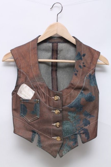 Vivienne Westwoodのベストを使った人気ファッション Westwood