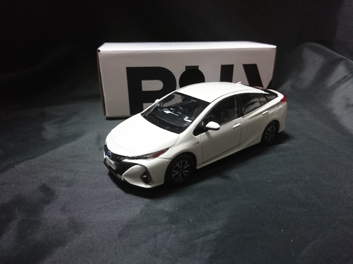 即決】 トヨタ 非売品 プリウス PHV カラーサンプル 070 ホワイト