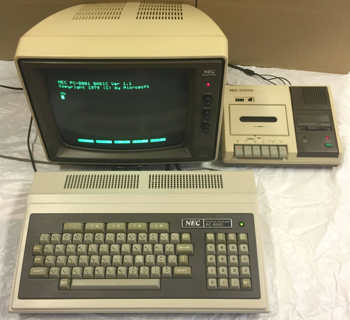 NEC NEC PC-8001 (V1.1 RAM32K)本体 とグリーンモニター＆データ 