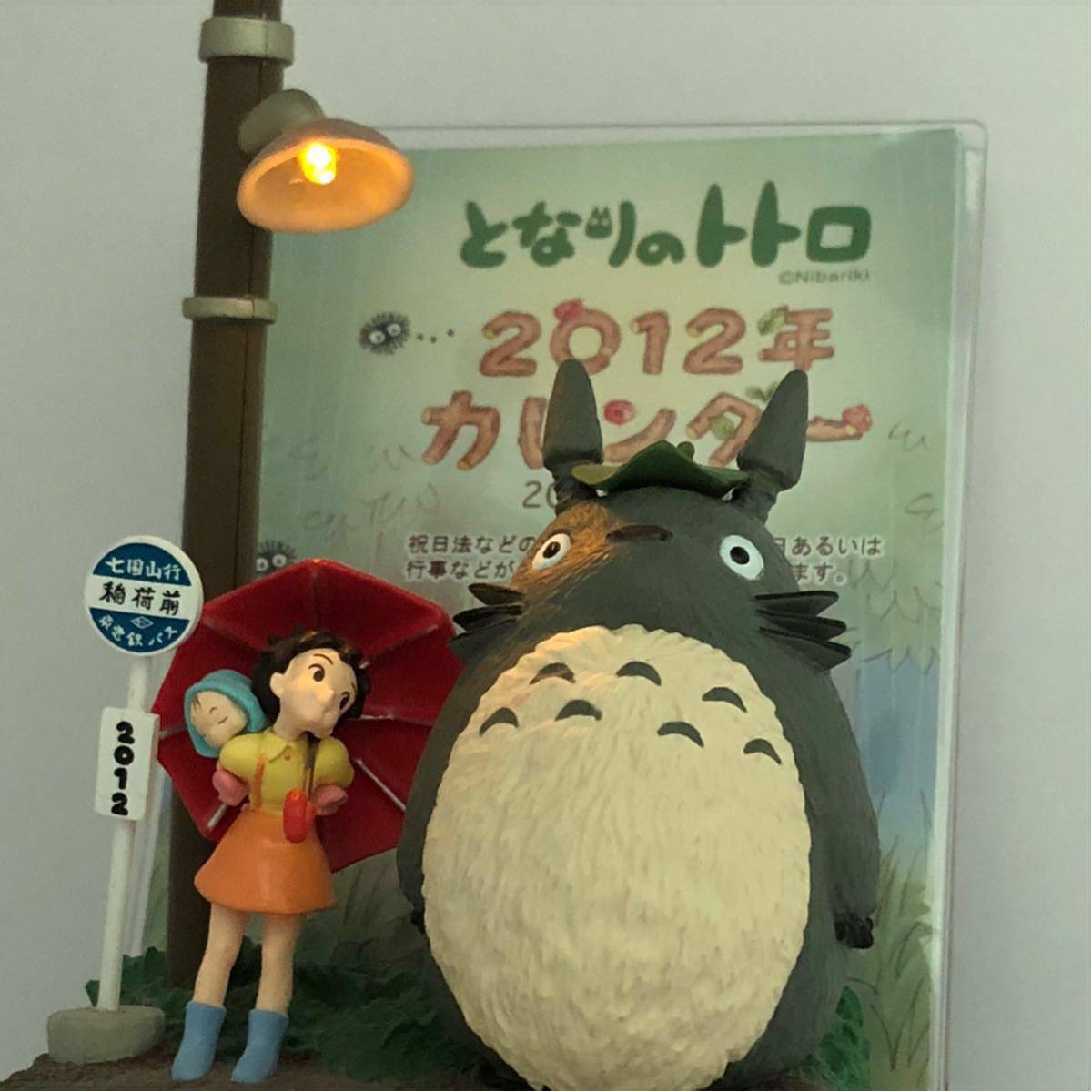ジブリカレンダー　2012 となりのトトロ　雨の日のバス待ち となりのトトロ 2012年 カレンダー 写真立て フォトフレーム ジオラマ