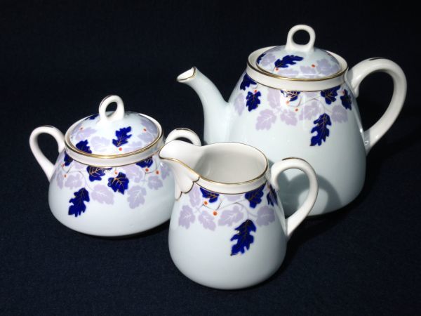 有田焼のティーポットとシュガー＆ミルクポット △東洋陶器會社 ポット
