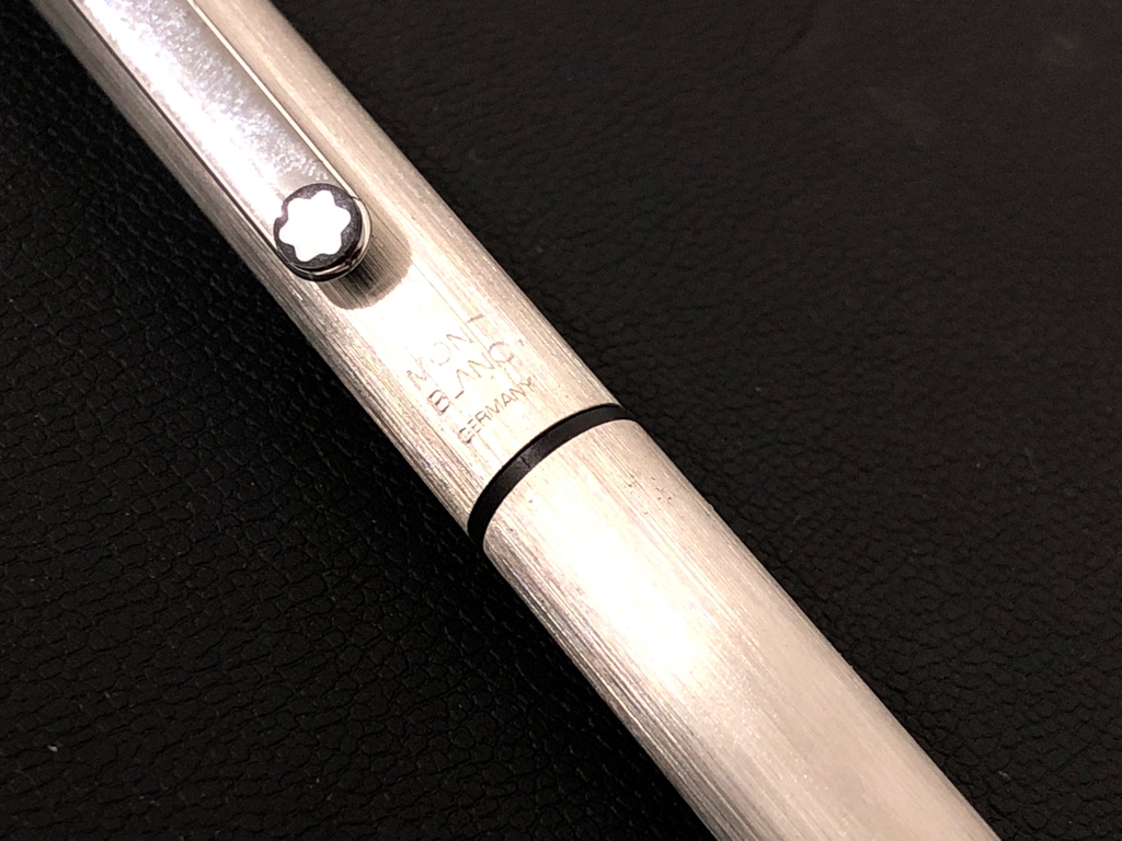 2041】Montblanc 2色ボールペン 赤ペン シルバー 銀 サテン ヘアライン