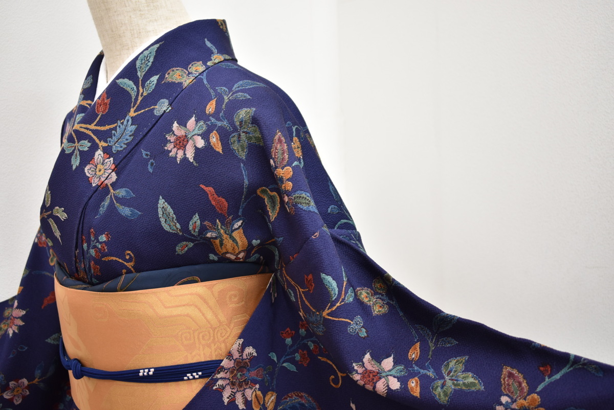 高品質，豊富な ちどりや 正絹 縮緬 小紋 袷 広衿 身丈159.5cm/裄65.5cm 丈 裄長め 更紗調 唐花 群青色 しつけ付 AZ93(仕立て上がり)｜売買されたオークション情報、yahooの商品情報をアーカイブ公開 - オークファ 仕立て上がり