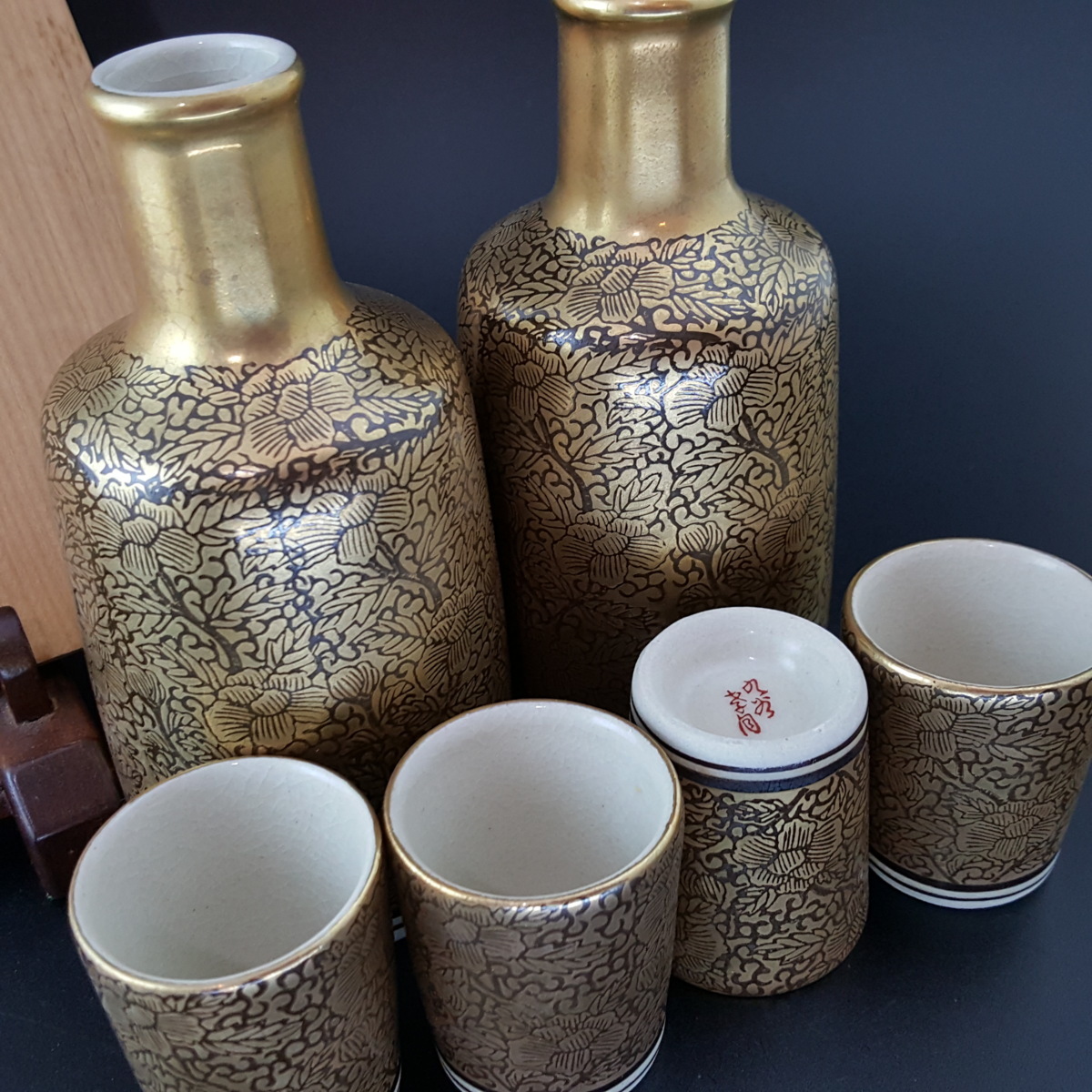 宝蔵】九谷焼 孝月造 『総金彩細花文酒器揃』 徳利 お猪口四客 骨董