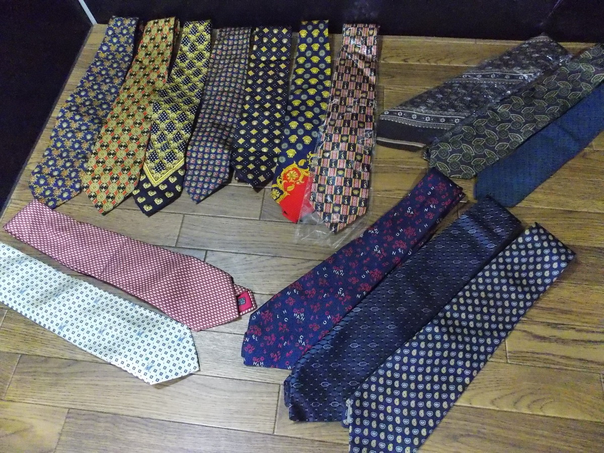【本物保証，人気】 11-87 ジャンニ ヴェルサーチ Gianni Versace ネクタイ 7本 CHANEL/GUCCI/DIOR/FENDI 計15点セット(ネクタイ)｜売買されたオークション情報、yahooの商品情報をアーカイブ公開 - オークファン 服飾小物