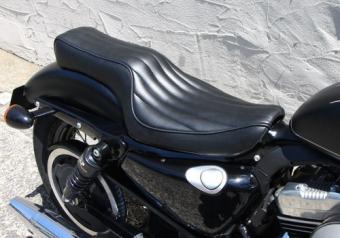◆送込◆H0424 XL スポーツスター 04～ 70sバーチカル　ダブル　シート■送料無料■