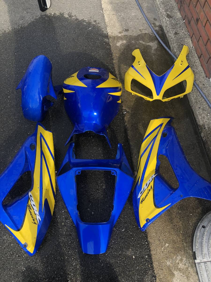 cbr1000rr sc57 後期 純正 カウルセットになります 擦り傷や汚れなど