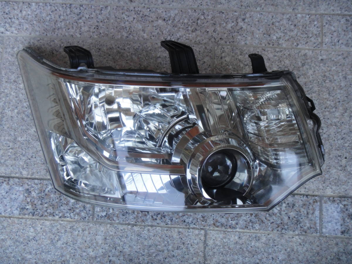 販売販売済み 極上品完全品 三菱デリカD5 HID バラスト付き左右セット 