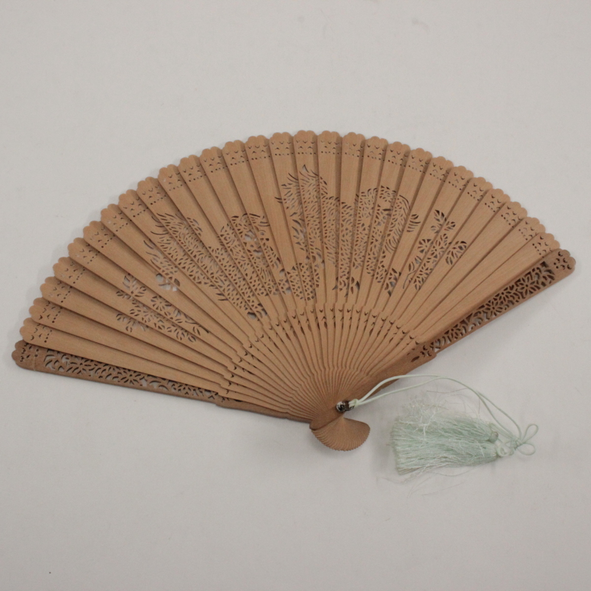 美品 白檀獅子透かし彫扇子 桐箱 中国古玩 茶道具 中国美術#14662