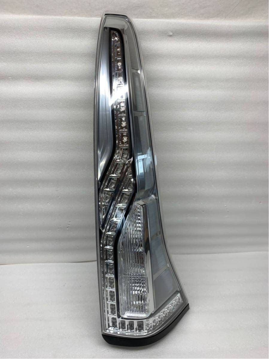 日産純正 LEDテールランプ C26 セレナKOITO 220-23682 小糸テールランプled