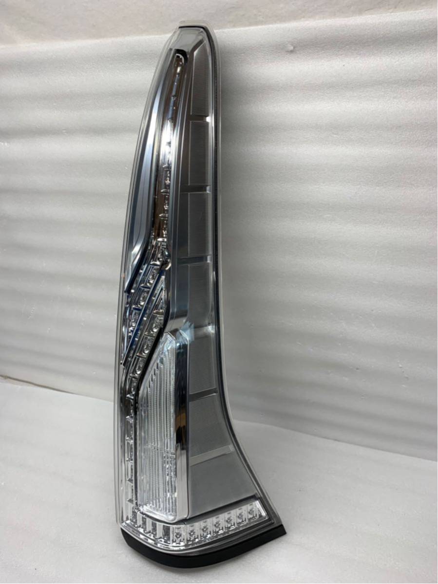 日産純正 LEDテールランプ C26 セレナKOITO 220-23682 セレナ C26 後期 純正 テールランプ 右 KOITO 220-23682 JJ11 セレナ