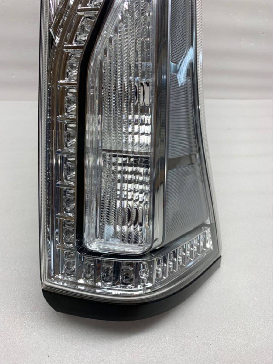 セレナ C26 後期 純正 テールランプ 右 KOITO 220-23682 JJ11 セレナ