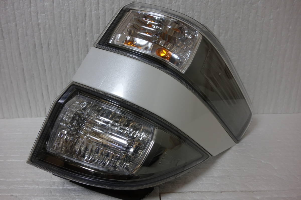 ヴェルファイア20 純正 テール 右 ガーニッシュ 側 点灯確認済 ☆即決 美品 点灯確認済み 20 ヴェルファイア 後期 純正 右